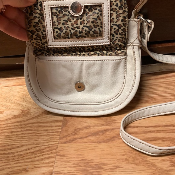 Small cream relic purse. - Picture 2 of 3